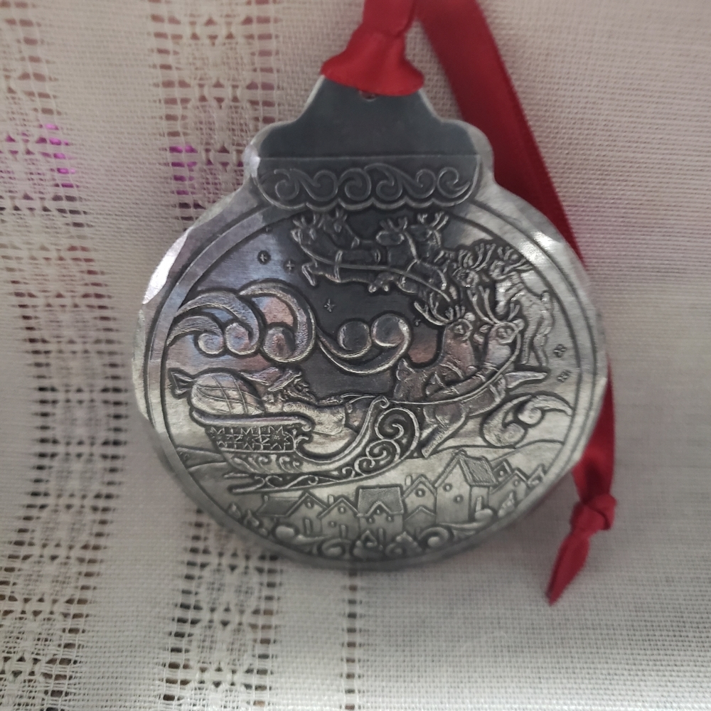 Beautiful Jim Shore and Wendell August Forge Santa in Sleigh Ornament